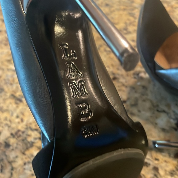 L.A.M.B. Black suede pumps - Picture 4 of 4